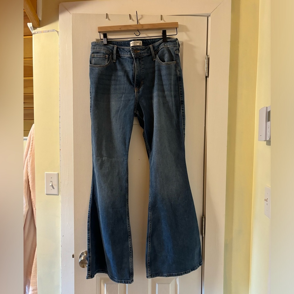 Abercrombie & Fitch The Flare Ultra High Rise Jeans